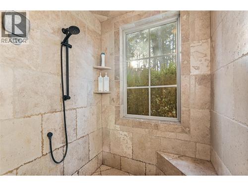 2957 Harvard Road, Kelowna, BC - Indoor Photo Showing Bathroom