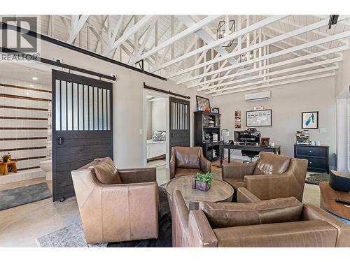 2957 Harvard Road, Kelowna, BC - Indoor