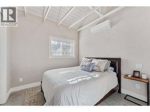 2957 Harvard Road, Kelowna, BC - Indoor Photo Showing Bedroom