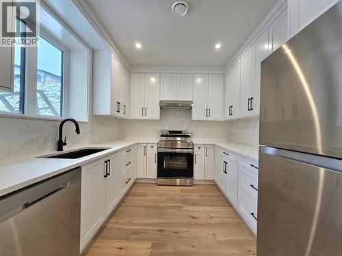 1122 Carnoustie Drive, Kelowna, BC - Indoor Photo Showing Kitchen