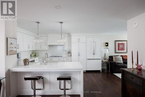 1802 - 2060 Lakeshore Road, Burlington, ON - Indoor Photo Showing Kitchen With Upgraded Kitchen