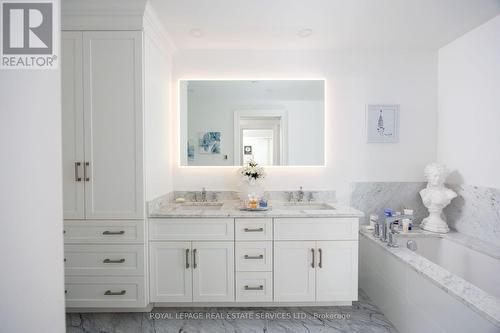 1802 - 2060 Lakeshore Road, Burlington, ON - Indoor Photo Showing Bathroom