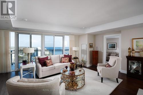 1802 - 2060 Lakeshore Road, Burlington, ON - Indoor Photo Showing Living Room