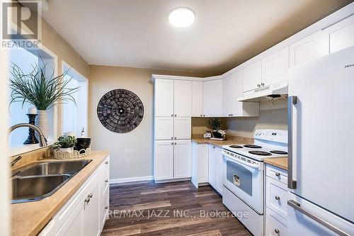 45 Milton Street, Bracebridge (Macaulay), ON - Indoor Photo Showing Kitchen With Double Sink