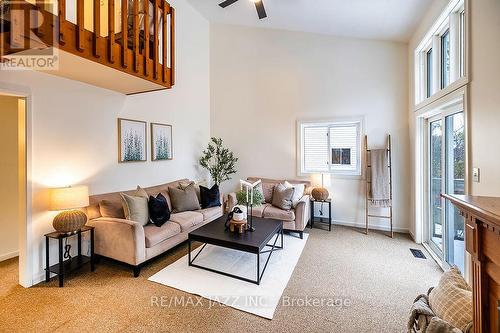 45 Milton Street, Bracebridge (Macaulay), ON - Indoor Photo Showing Living Room