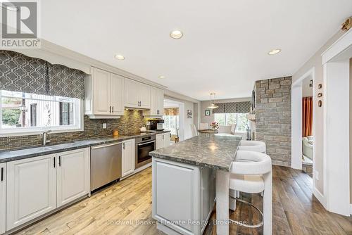 14294 Winston Churchill Boulevard, Caledon, ON - Indoor Photo Showing Kitchen With Upgraded Kitchen