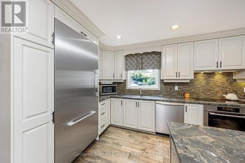 14294 Winston Churchill Boulevard, Caledon, ON - Indoor Photo Showing Kitchen With Upgraded Kitchen
