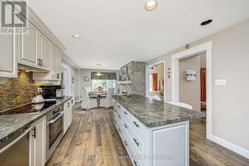 14294 Winston Churchill Boulevard, Caledon, ON - Indoor Photo Showing Kitchen With Upgraded Kitchen