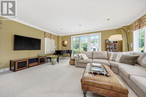 14294 Winston Churchill Boulevard, Caledon, ON - Indoor Photo Showing Living Room
