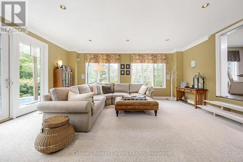 14294 Winston Churchill Boulevard, Caledon, ON - Indoor Photo Showing Living Room