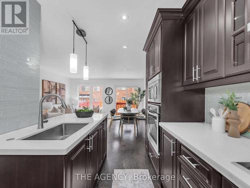 3 Rockgarden Trail, Brampton, ON - Indoor Photo Showing Kitchen With Upgraded Kitchen