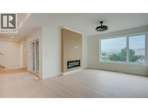 5705 Heritage Drive Unit# Sl7, Vernon, BC - Indoor With Fireplace