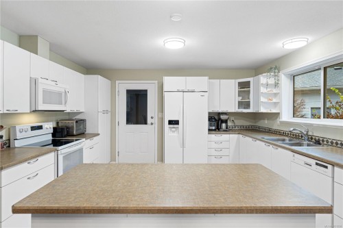 1356 Meadowood Way, Qualicum Beach, BC 