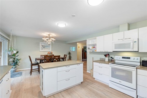 1356 Meadowood Way, Qualicum Beach, BC 