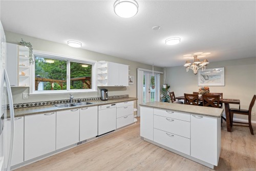 1356 Meadowood Way, Qualicum Beach, BC 