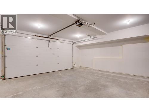 5705 Heritage Drive Unit# Sl 9, Vernon, BC - Indoor Photo Showing Garage