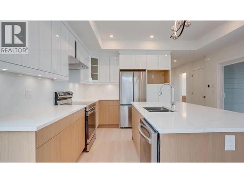 5705 Heritage Drive Unit# Sl 9, Vernon, BC - Indoor Photo Showing Kitchen With Stainless Steel Kitchen With Double Sink With Upgraded Kitchen