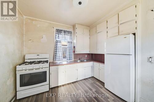 160 Head Street N, Norfolk, ON - Indoor Photo Showing Kitchen With Double Sink