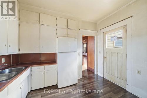 160 Head Street N, Norfolk, ON - Indoor Photo Showing Kitchen With Double Sink
