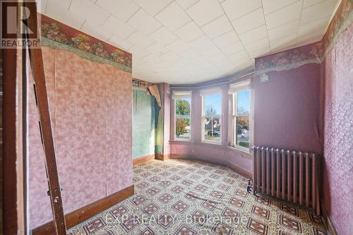 160 Head Street N, Norfolk, ON - Indoor