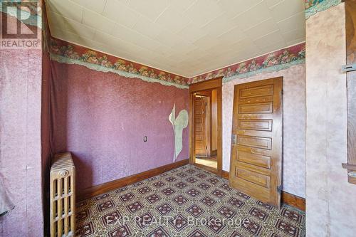 160 Head Street N, Norfolk, ON - Indoor Photo Showing Other Room