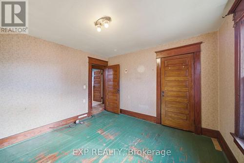 160 Head Street N, Norfolk, ON - Indoor Photo Showing Other Room
