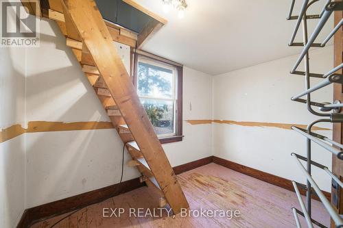160 Head Street N, Norfolk, ON - Indoor Photo Showing Other Room