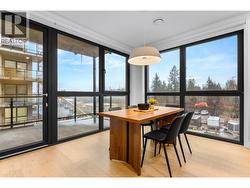 Door off dinning to large patio/deck - 