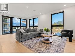 Living space/ / Floor to ceiling windows - 