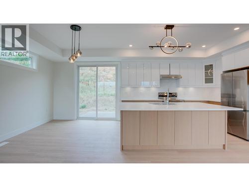 5705 Heritage Drive Unit# Sl 10, Vernon, BC - Indoor Photo Showing Kitchen