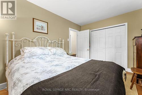 6 Maplewood Drive, St. Catharines (Vine/Linwell), ON - Indoor Photo Showing Bedroom