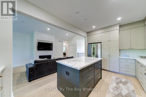 91 Summer View Avenue, Collingwood, ON - Indoor Photo Showing Kitchen