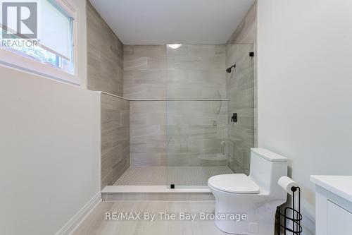 91 Summer View Avenue, Collingwood, ON - Indoor Photo Showing Bathroom