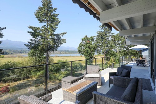 7703 Tozer Rd, Fanny Bay, BC 