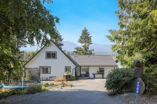 7703 Tozer Rd, Fanny Bay, BC 