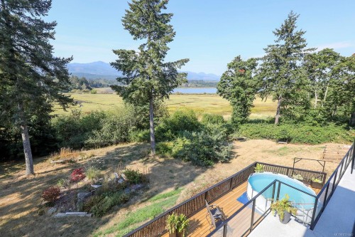 7703 Tozer Rd, Fanny Bay, BC 