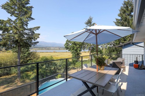 7703 Tozer Rd, Fanny Bay, BC 