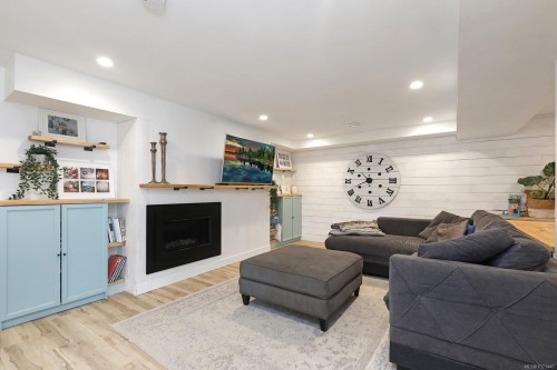 7703 Tozer Rd, Fanny Bay, BC 