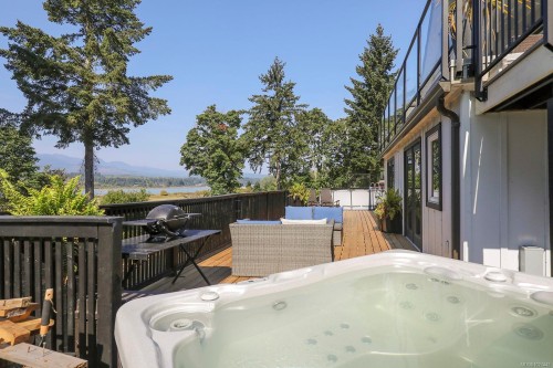 7703 Tozer Rd, Fanny Bay, BC 