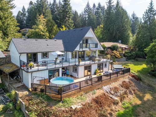 7703 Tozer Rd, Fanny Bay, BC 