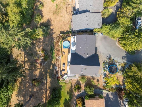 7703 Tozer Rd, Fanny Bay, BC 