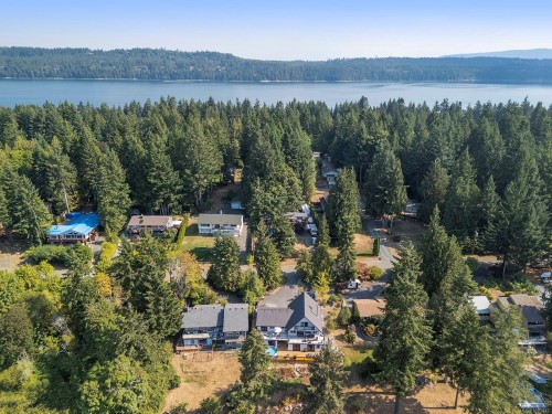 7703 Tozer Rd, Fanny Bay, BC 