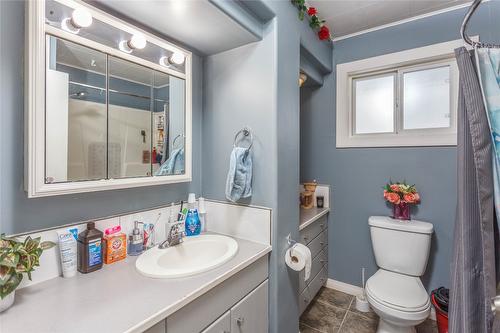 2017 Catt Avenue, Lumby, BC - Indoor Photo Showing Bathroom