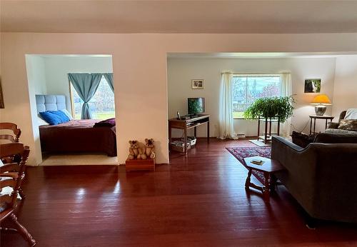 311 302Nd Avenue, Kimberley, BC - Indoor Photo Showing Living Room