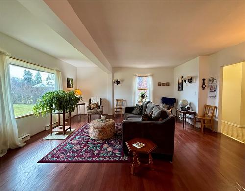 311 302Nd Avenue, Kimberley, BC - Indoor Photo Showing Living Room