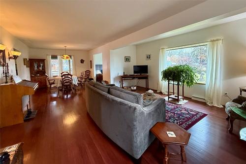 311 302Nd Avenue, Kimberley, BC - Indoor Photo Showing Living Room