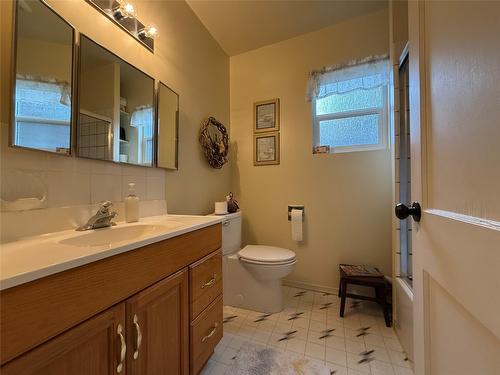 311 302Nd Avenue, Kimberley, BC - Indoor Photo Showing Bathroom