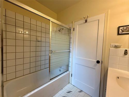 311 302Nd Avenue, Kimberley, BC - Indoor Photo Showing Bathroom