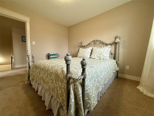 311 302Nd Avenue, Kimberley, BC - Indoor Photo Showing Bedroom