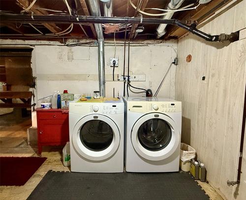 311 302Nd Avenue, Kimberley, BC - Indoor Photo Showing Laundry Room